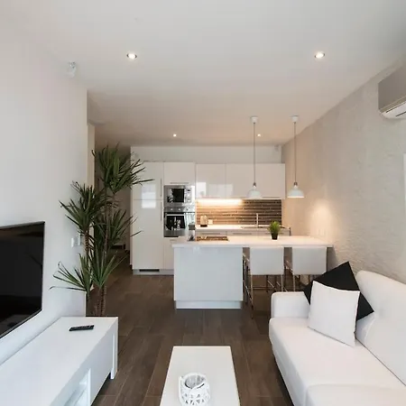 Modern Gem Opposite Mercury Towers 203 Apartment